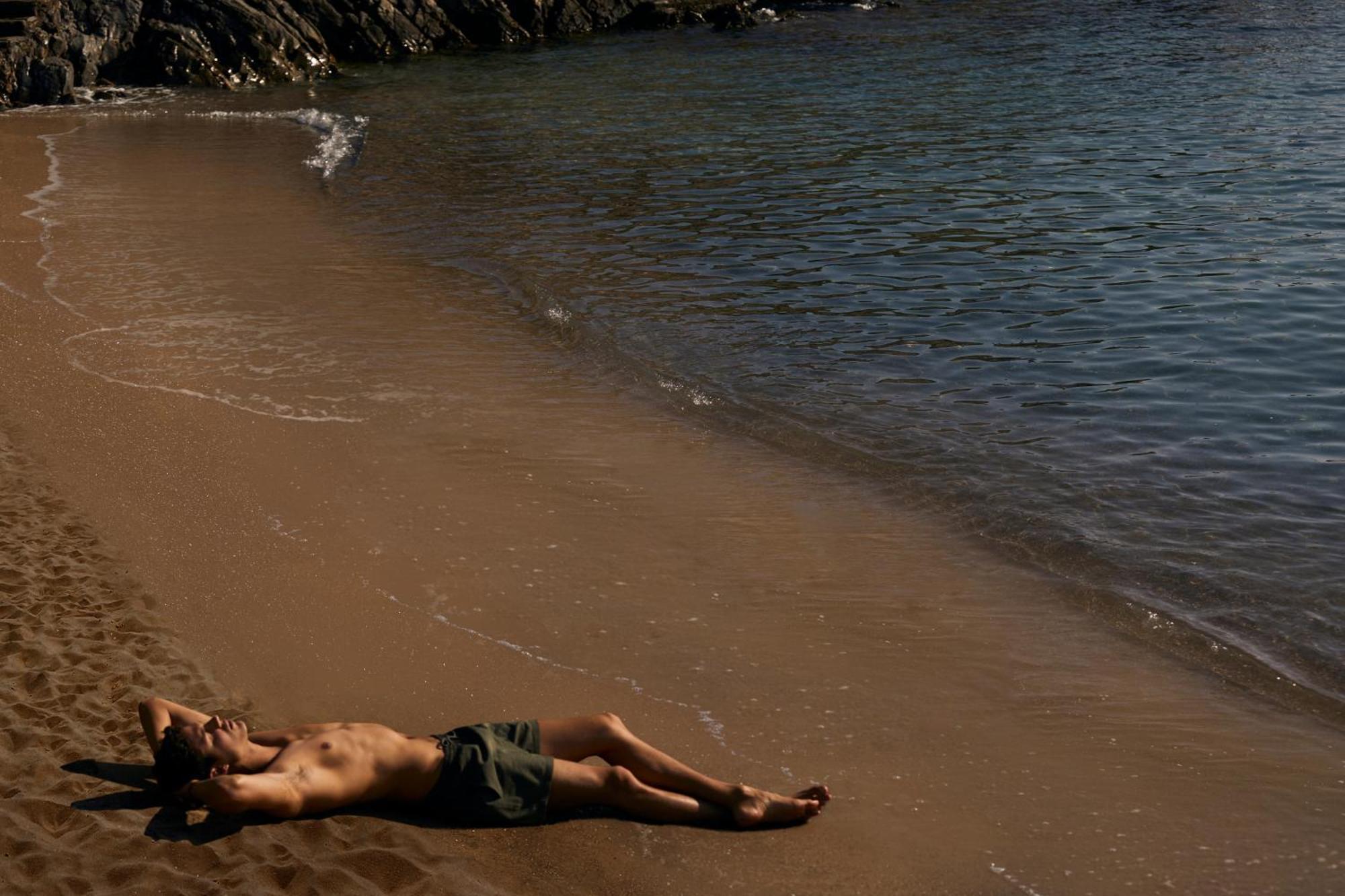 Minos Palace Resort - Adults Only Ágios Nikólaos Екстериор снимка A man sunbathing on a beach